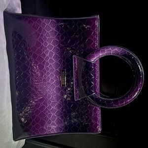 Vitoria purple purse, very sturdy, perfect condition